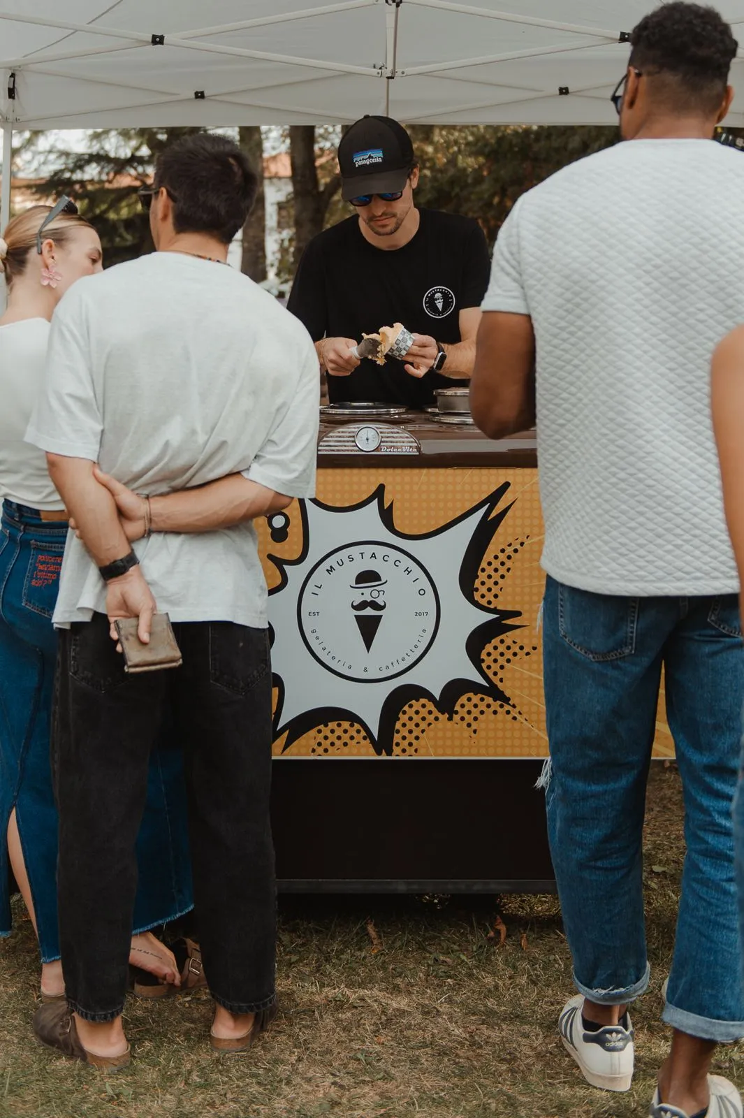 Il food truck di Il Mustacchio a un evento all'aperto
